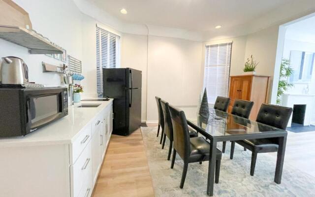 Wrigleyville Friends Unit - 5bdrm