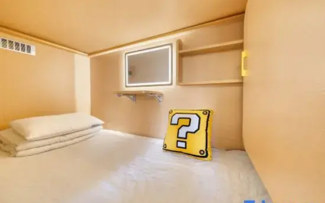 Z-Designer BERPUNKDESIGNCINE Exclusive Capsule Hotel