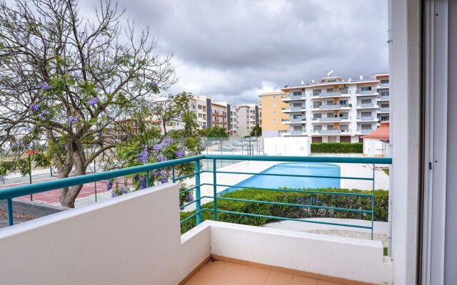 Excellent one Bedroom Apartment in Meia Praia, With Communal Pool