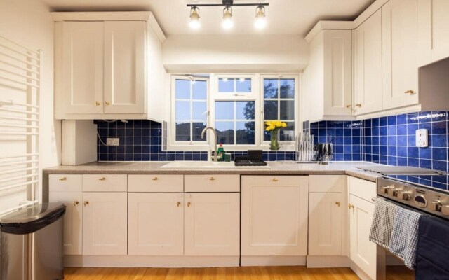The Wycombe House - Inviting 5bdr House With Garden