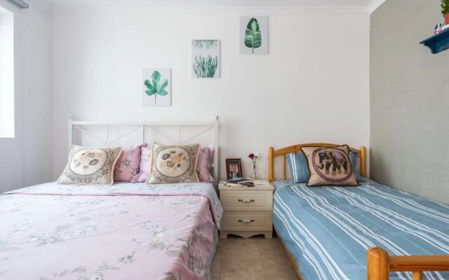 Beijing Drum Tower Luxurious Apartment