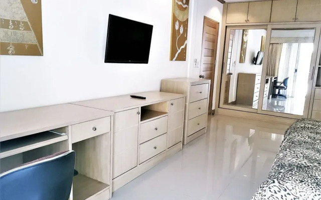 Sea View Corner Condo Jomtien