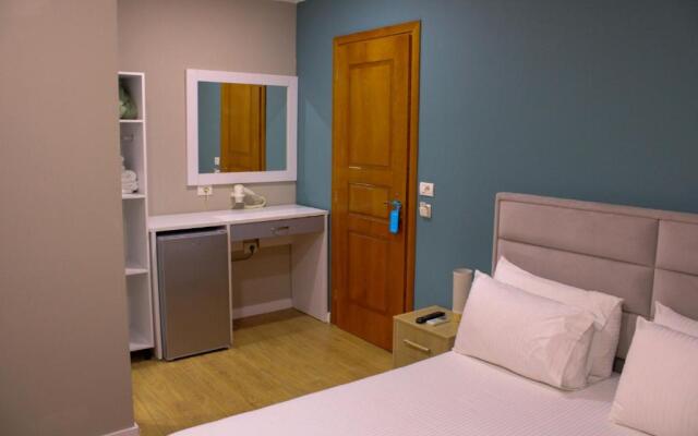Aphrodite Garden Rooms & Apartment