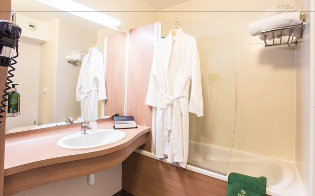 Gatsby Hotel & Restaurant by Happyculture