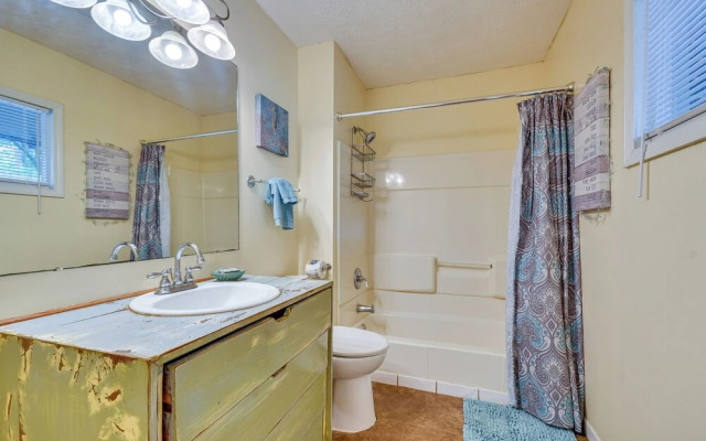 Spacious Montgomery Home ~ 3 Mi to Downtown!