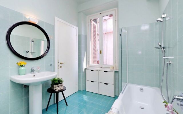 Hintown Austere Elegance