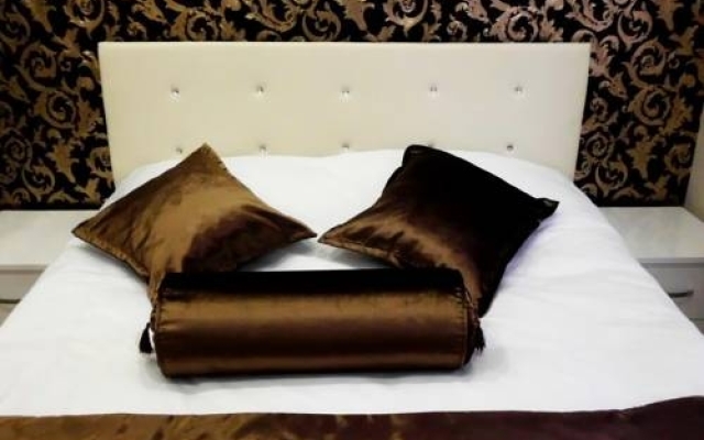 Leonard Abraham Residence