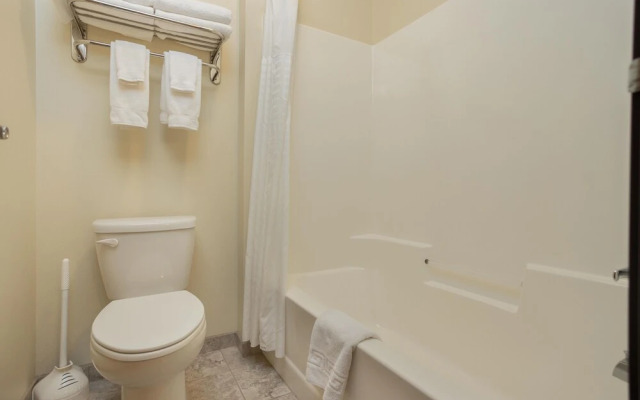 Battle Lake Inn and Suites