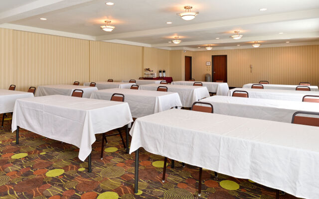 Holiday Inn Express Portland South-Lake Oswego by IHG