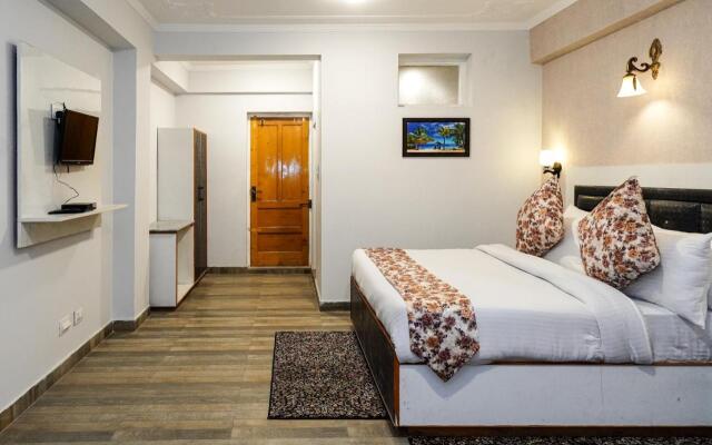Click Sunburry Hotel Srinagar