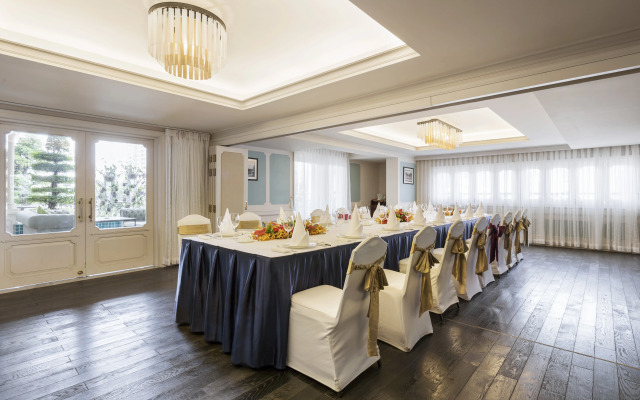 Rex Hotel