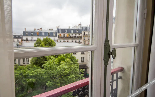 Montmartre Panoramic Apartment only 50m from the Sacre-Coeur Basilica