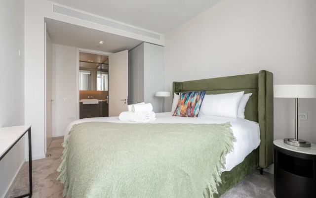 Sensational Two-bedroom Apartment by the River