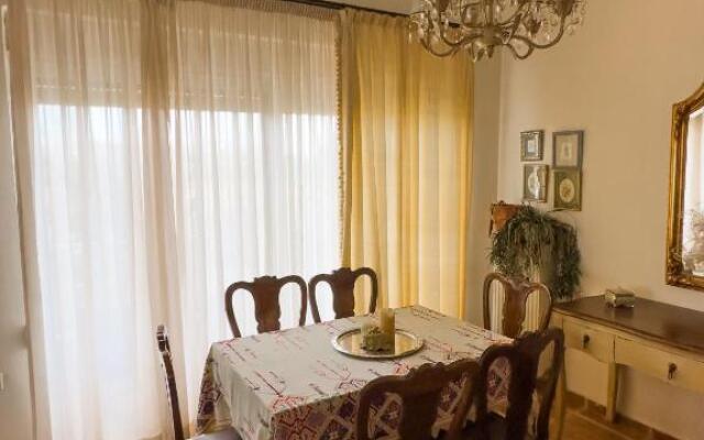 Cosy 2-Floor House with Garden