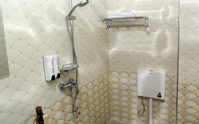 Shanshan gap Year Hotel