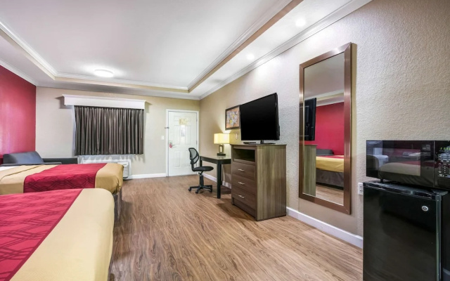 Econo Lodge Inn & Suites Memphis area