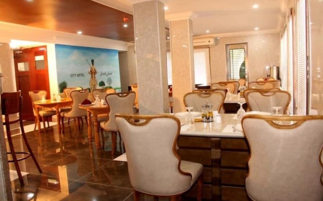 City Hotel