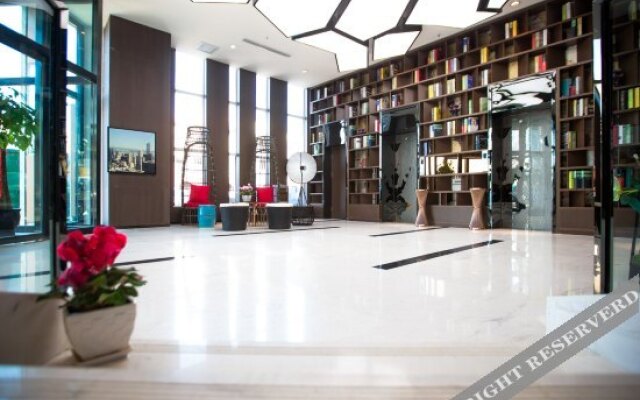 Elong Deluxe International Hotel (Yingcheng Plaza Yigou City)