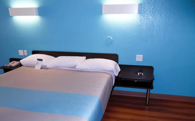 Motel 6 Dallas - Irving DFW Airport East