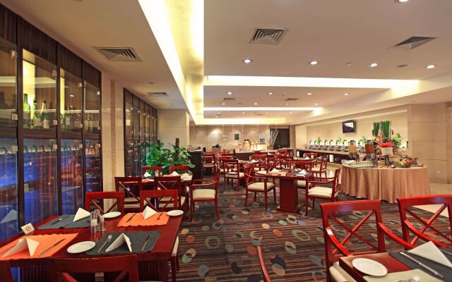 Howard Johnson by Wyndham Huaihai Hotel Shanghai