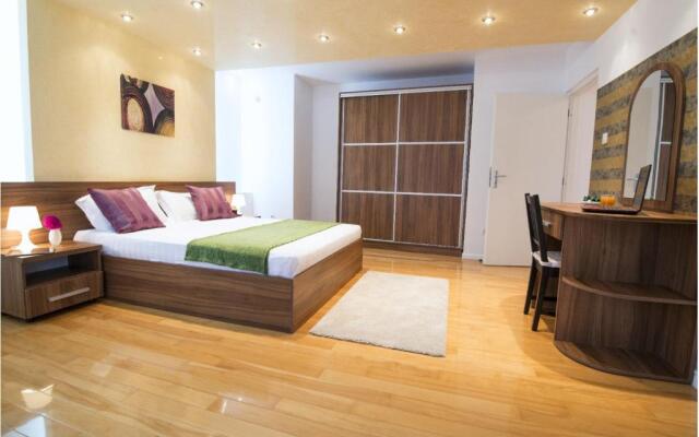 6 Apartments