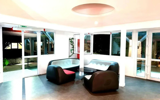 Enzo Trappes by Kyriad Direct