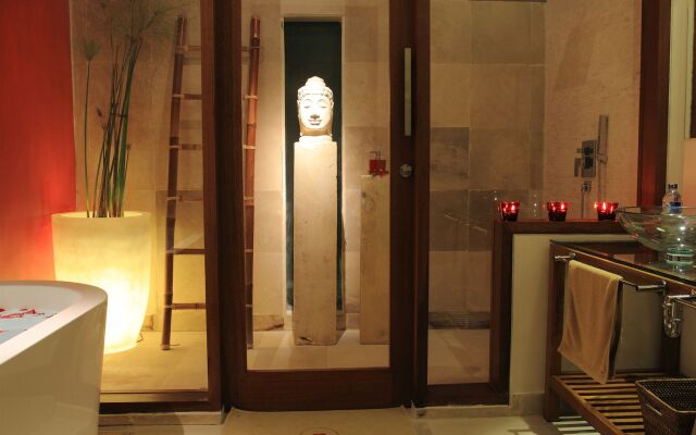 Rouge Bali - Lounge Bar, Villas & Spa