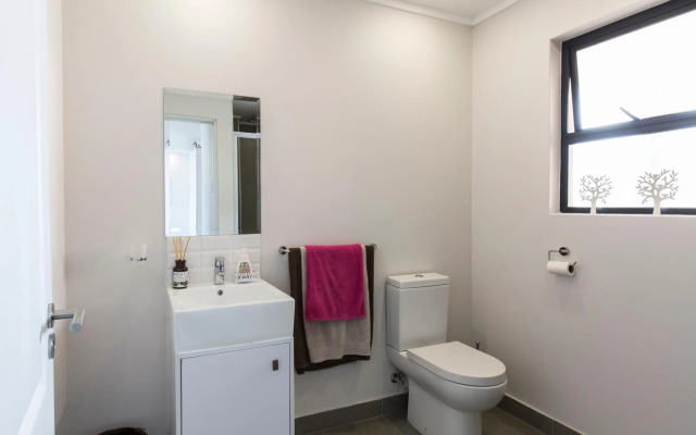 uSHAKA WATERFRONT - HARBOUR HEADING HIDEAWAY