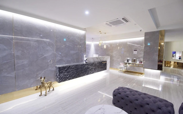 Den Basta Signature Hotel