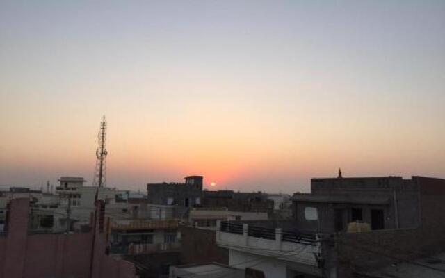 saffron guest house & hostel