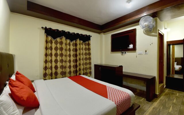 OYO 19498 Hotel Tridev