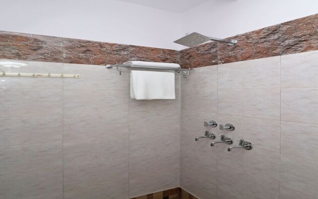 Oyo 12911 New Capital Inn