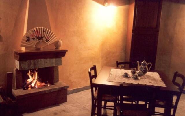 Antico Borgo Isola Santa