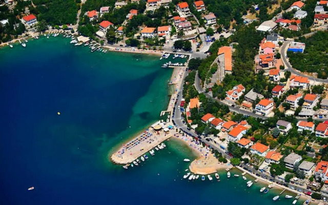 Three-Bedroom Apartment Jadranovo with an Outdoor Swimming Pool 08