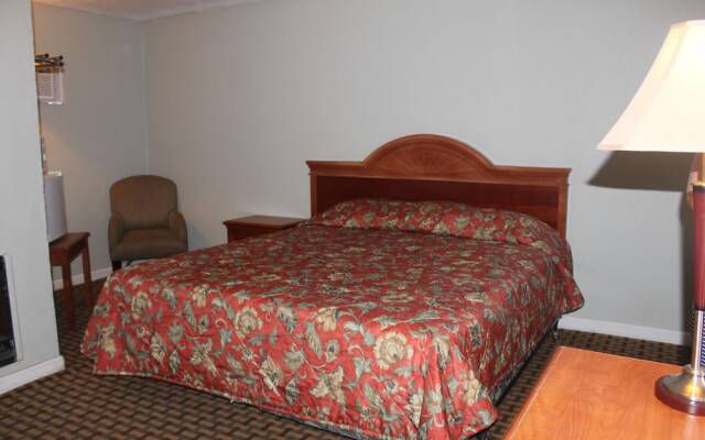Coach N Four Motel