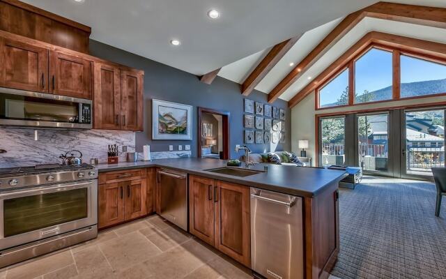 Luxury 2br Steps From Heavenly Village & Gondola 2 Bedroom Condo by RedAwning