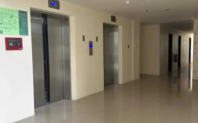 Fullerton Suites