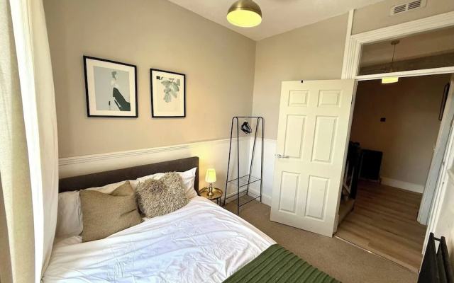 Bright 4-bedroom Maisonette in Gateshead — фото 2