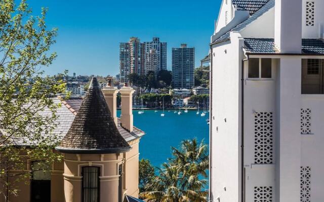 Couple's Gateway in Sunny Elizabeth Bay