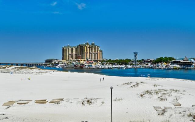 East Pass Towers 304 3 Bedroom Condo by RedAwning