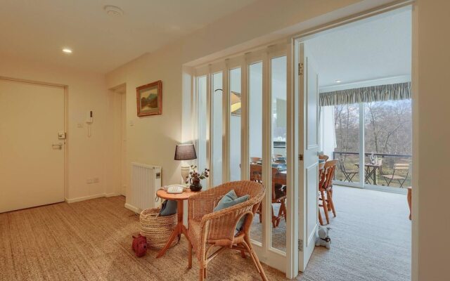 Tasteful top Floor Apartment Next to Gleneagles