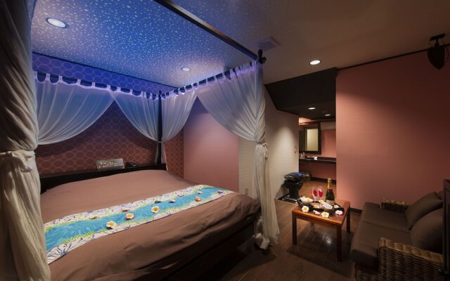 alo alo - Adults Only