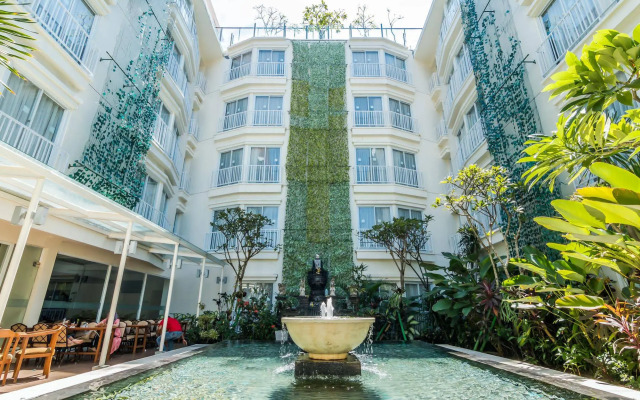 ZEN Rooms Kuta Square Mall