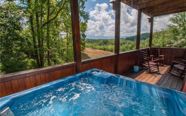 Smoky Mountain Retreat - Five Bedroom Cabin