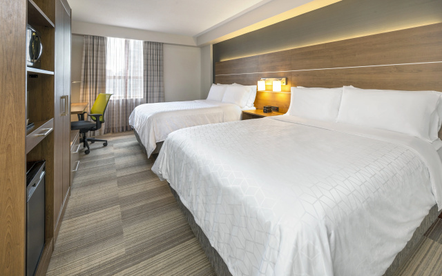 Holiday Inn Express Toronto - Downtown by IHG - Image 3