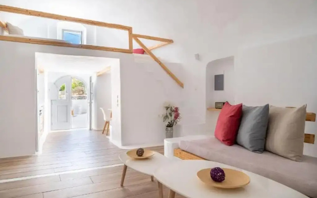 Karpimo & Fertimo Suites Santorini