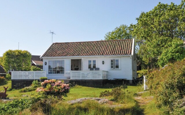 Beautiful Home in Flekkerøy With 4 Bedrooms and Wifi