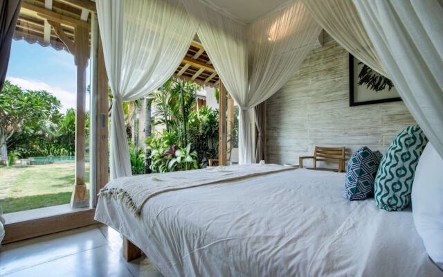Luxury 4 Bedroom Villa With Private Pool, Bali Villa 2007