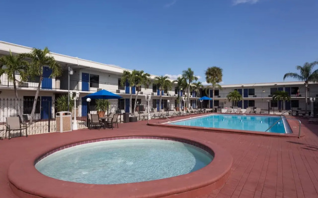 Days Inn by Wyndham St. Petersburg / Tampa Bay Area