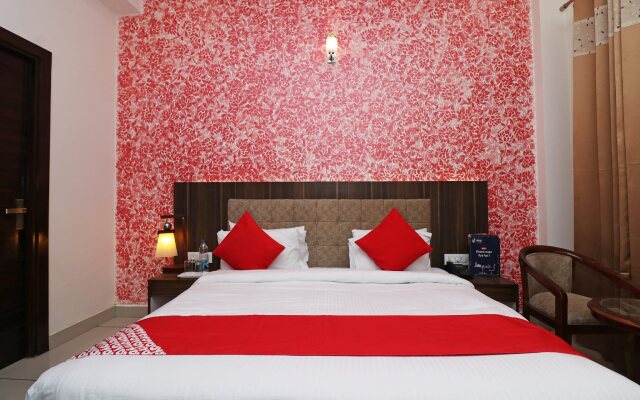 Omang Hotel by OYO Rooms